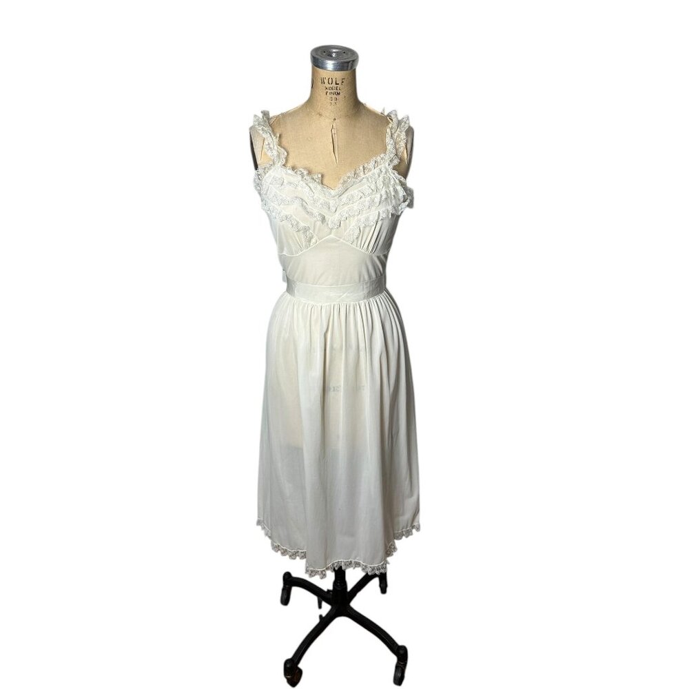 1950s/60s nightgown with lace badice and straps by Sans Souci Size M